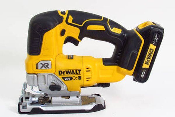 Лобзик DeWalt DCS334