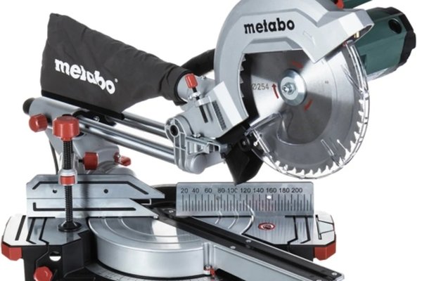 Торцовочная пила Metabo KGS254M
