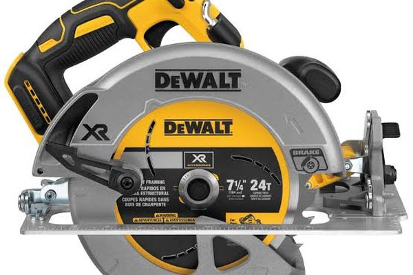 Циркулярная пила DeWalt DCS570